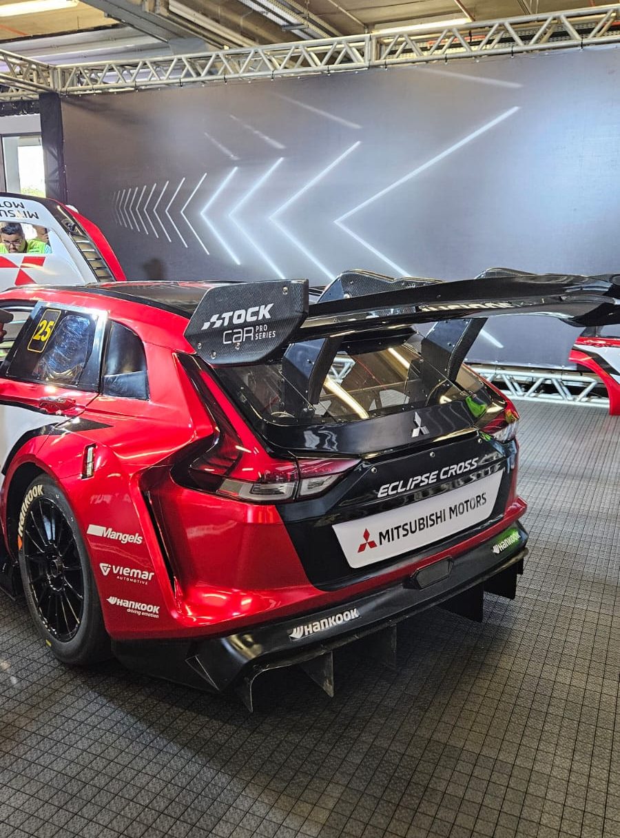 Mitsubishi Eclipse Cross Stock Car é apresentado neste sábado (14), em ...
